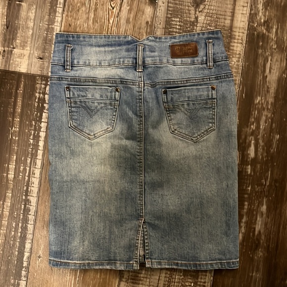 Denim skirt - Picture 2 of 4